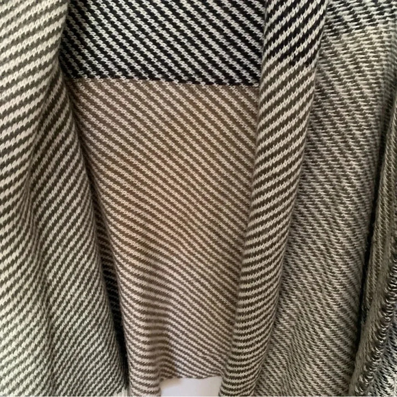 Cotton On Waterfall Neutral Color Striped Cozy Cardigan Size M/L - Picture 6 of 6